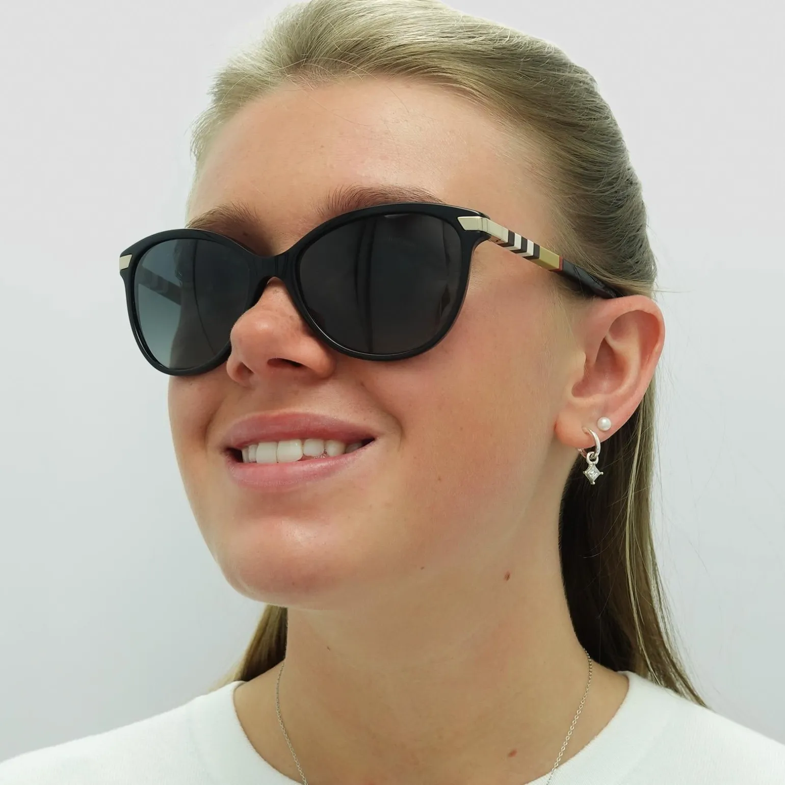 Burberry Sunglasses BE4216 3001T3 Black Grey Gradient Polarized