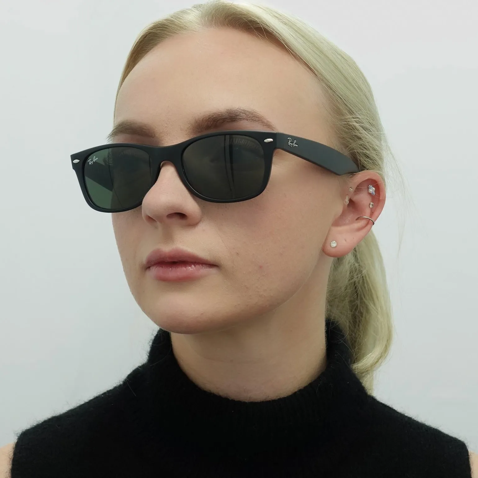 Ray-Ban Sunglasses New Wayfarer 2132 622 Black Rubber Green Medium 55m